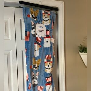 NWT Happy Paws Plush Throw Blanket 50x70 Patriotic Dogs Uncle Sam Pups